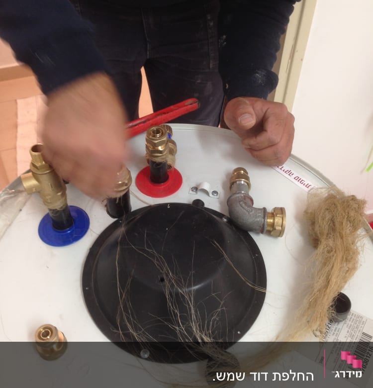 הדוד החדש. החלפה של כל המחברים לחדשים עבודה מקצועית ונקיה !